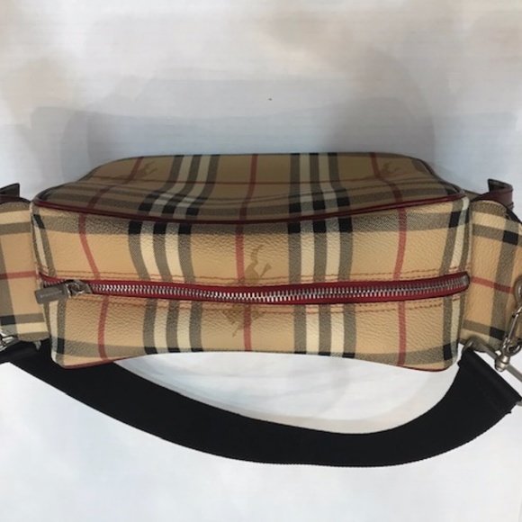 Burberry Shoulder Bag Trimmed in Red - Picture 3 of 7